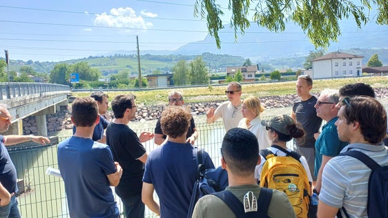 Sopralluogo nei pressi di Ponte Adige, a cui hanno partecipato anche l'assessora alla Mobilità del Comune di Bolzano, Johanna Ramoser, e il sindaco di Appiano sulla Strada del Vino, Lorenz Ebner. (Foto: USP/STA)