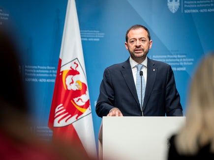 Approvati i nuovi criteri per la concessione di contributi per la digitalizzazione delle microimprese. Il vicepresidente e assessore allo Sviluppo economico Marco Galateo: Queste modifiche sono un passo necessario per garantire che le nostre piccolissime imprese, per le quali questa misura rappresenta una rivoluzione significativa, possano rimanere competitive in un mondo sempre più digitale. (Foto: USP/Fabio Brucculeri)