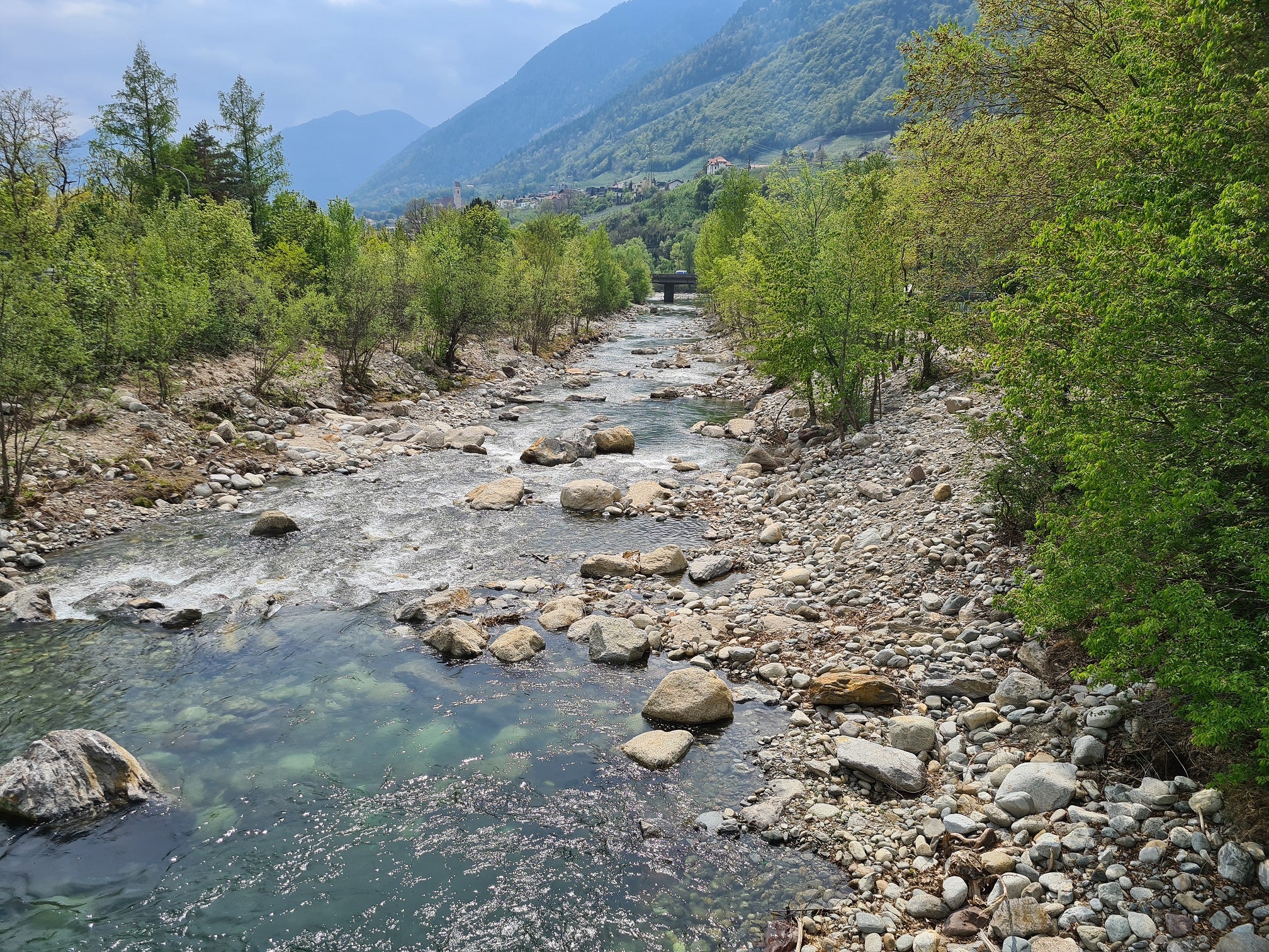 Sono in fase di completamento i lavori dell'Ufficio sistemazione bacini montani Ovest volti alla riqualificazione del fiume Passirio e del torrente Haarwaal a Merano (Foto: ASP/Ufficio sistemazione bacini montani Ovest)