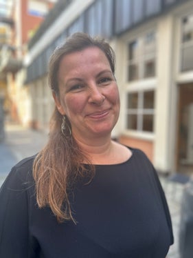 L'educatrice svizzera Marlies Mertl è un'attiva relatrice della serie di seminari Bookstart e insegna come organizzare le lezioni per i bambini nelle biblioteche in modo stimolante e interessante. (Foto: USP/Ufficio Biblioteche e lettura/Sigrid Klotz)