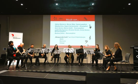 Das Saxophonensemble der Landesmusikschuldirektion hat die Auftaktkonferenz musikalisch gestaltet. (Foto: LPA/Deutsche Bildungsdirektion/Margit Pichler)