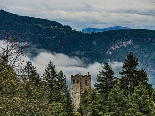 Immagine del mese di settembre 2025: Castel Zwingenburg a Prissiano (Foto: USP/Martin Geier)