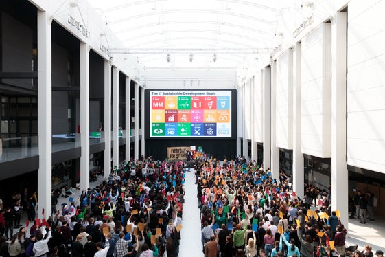La cerimonia di premiazione del concorso scolastico Everyday for future; in collaborazione con la Fondazione Cassa di Risparmio; è stato il momento clou dell'evento: 40 classi e gruppi di scuole dell'infanzia hanno affollato i padiglioni della Fiera di Bolzano (Foto: ASP/Tiberio Sorvillo)