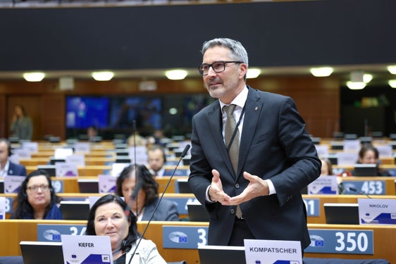 Landeshauptmann Arno Kompatscher sprach beim Festakt zum 30-jährigen Bestehen des Ausschusses der Regionen (AdR) in Brüssel über die Bedeutung dieses Gremiums für Grenzregionen und Minderheiten. (Foto: Europäische Union/Octavian Carare)