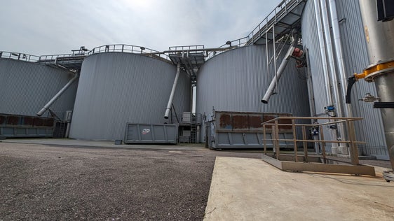 Una corretta raccolta differenziata del rifiuto “umido” inizia già tra le mura domestiche ed è fondamentale per il corretto funzionamento di un impianto di fermentazione come quello di Lana. (Foto: ASP/Vera Brunetti)