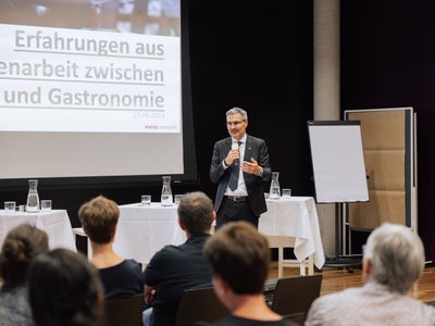 Landeshauptmann Kompatscher: Die Ergebnisse helfen uns, den Ausbau von Partnerschaften zwischen Landwirtschaft und Tourismus angemessen zu unterstützen. (Foto: LPA/Eurac)
