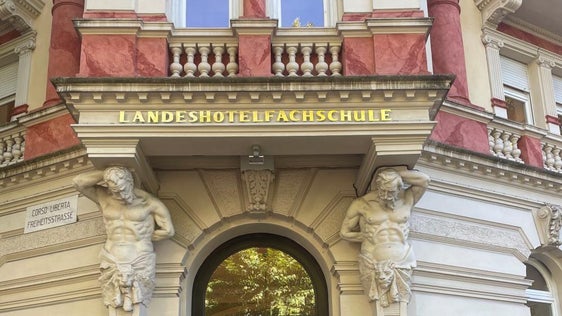 Die Landeshotelfachschule Kaiserhof in Meran feiert am 21. April ihr 50-jähriges Bestehen. (Foto: LPA)