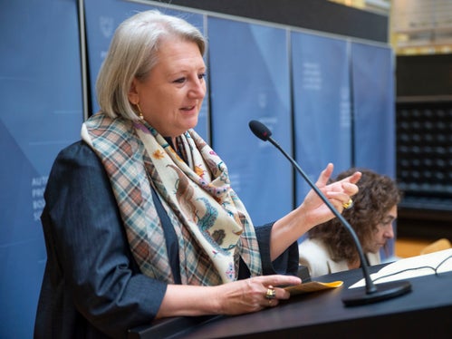 Als wesentlich und als kulturelle Grundlage für unsere Autonomie bezeichnete Landeskonservatorin Karin Dalla Torre die Chronikarbeit. (Foto: LPA/Fabio Brucculeri)