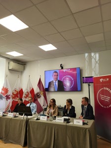 Euregio-Generalsekretär Christoph von Ach (online zugeschaltet): Die Zusammenarbeit der Euregio mit der Brüsseler Vertretung weiter zu verstärken, ist eine der Prioritäten der Südtiroler Euregio-Präsidentschaft. (Foto: Euregio)