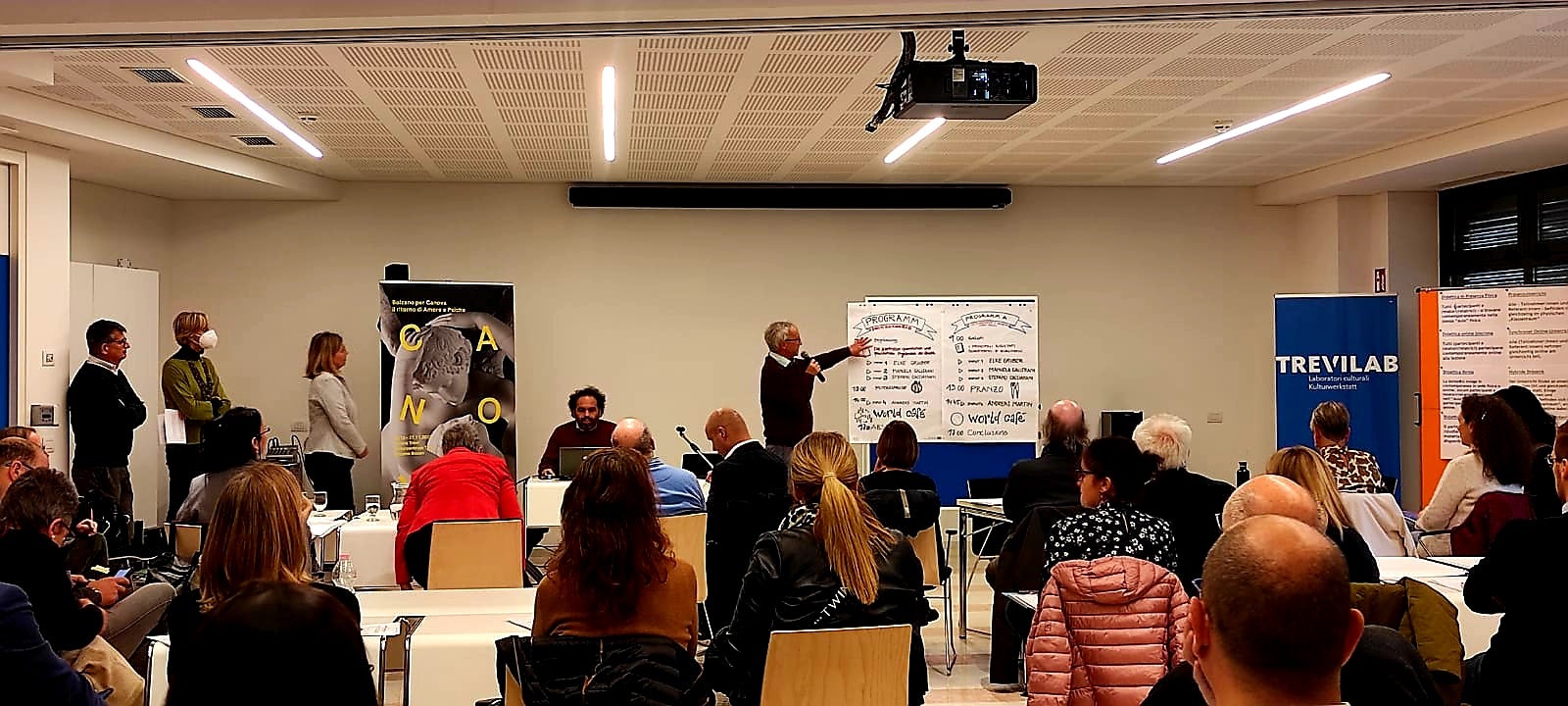 Al seminario tenutosi al Centro Trevi-Trevilab di Bolzano il focus è stato rivolto alle tante possibilità che la digitalizzazione può creare nell'ambito dell’educazione permanente e la formazione professionale. (Foto: ASP)