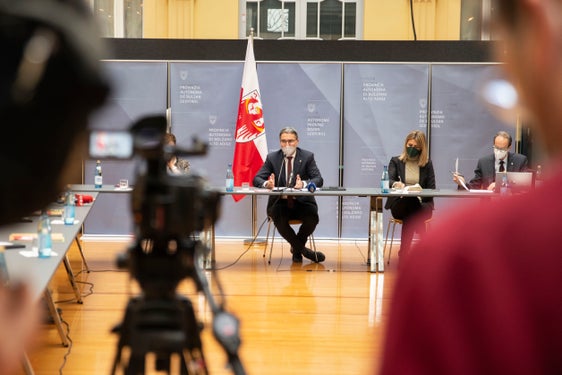 LH Kompatscher zur Bewältigung der Corona-Krise: "Die erfolgreichen Finanzverhandlungen mit Rom&nbsp;haben uns den notwendigen Spielraum geschaffen." (Foto: LPA/Barbara Franzelin)&nbsp;