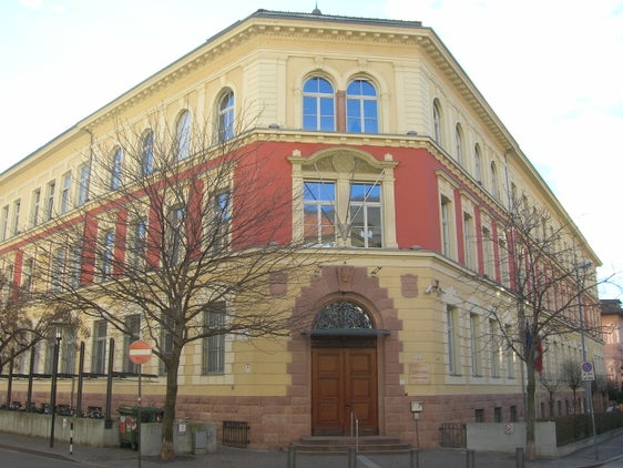 Ab dem Schuljahr 2024/25 wird an der italienischen Fachoberschule "Claudia de’ Medici" ein neuer Lehrgang mit Landesschwerpunkt "Dienste für Gesundheit und Sozialarbeit" (Servizi per la Sanità e l’Assistenza Sociale - S.S.A.S.) eingerichtet. (Foto: LPA/Fachoberschule Claudia Augusta)