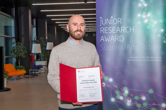 Matteo Giacomo Prina si occupa dei cambiamenti climatici e del processo di trasformazione nel settore energetico: è stato premiato con lo Junior Research Award Südtirol/Alto Adige. (Foto: USP/Othmar Seehauser)