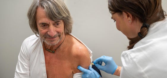 Die Grippeschutz-Impfung verhindert schwere Verläufe und und entlastet zeitgleich das Gesundheitssystem. Sie ist deshalb für alle sinnvoll: nicht nur für Risikogruppen, sondern für die gesamte Bevölkerung, sagt Gesundheitslandesrat Hubert Messner.