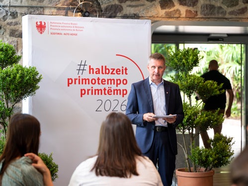 In den vergangenen zweieinhalb Jahren seiner Amtszeit hat Tourismuslandesrat Walcher bereits wesentliche Weichen gestellt: Die Förderung der Tourismusorganisationen wurde neu ausgerichtet, wodurch tourismusschwache Gebiete und Fusionen stärker unterstützt werden. (Foto: LPA/Fabio Brucculeri)