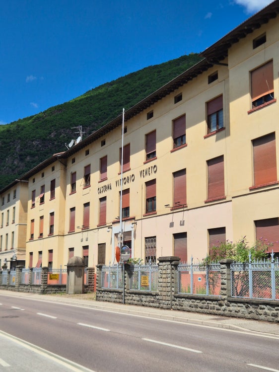 Presso la Caserma Vittorio Veneto di Bolzano sono stati avviati i lavori di riqualificazione della zona est del complesso. L'intervento sarà illustrato nel corso di una conferenza stampa, martedì 9 giugno, alle ore 10, in via Vittorio Veneto 80, a Bolzano. (Foto: USP/Gianluca Crocco)