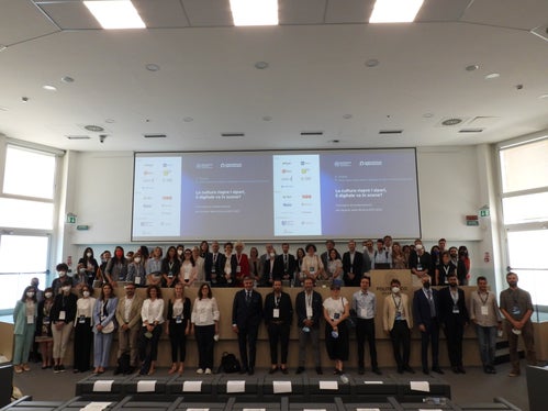 L'Ufficio cultura della Provincia ha ricevuto una menzione speciale nell'ambito del Premio Gianluca Spina per la mostra Di verso inverso/Von Vers zu Vers. (Foto: ASP)  