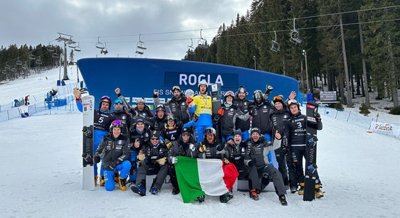 Die italienische Nationalmannschaft im Snowboard feierte im slowenischen Rogla den historischen Dreifachsieg der Mannschaft im Parallel-Riesentorlauf. (Foto: Italienischer Wintersportverband/FISI). 