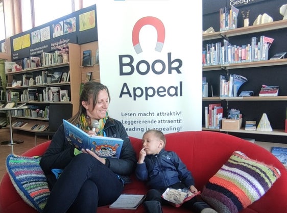 Oggi 21 maggio numerose biblioteche altoatesine organizzano una serie di eventi dedicati alla lettura multilingue. (Foto: ASP/Ufficio Educazione permanente)