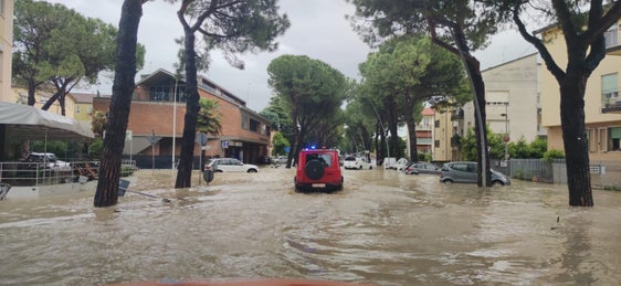 Gestern ins Einsatzgebiet vorausgereist ist ein Erkundungstrupp mit einem Mitarbeiter der Agentur für Bevölkerungsschutz, zwei Offizieren der Berufsfeuerwehr und einem Mitarbeiter der Sektion Zivilschutz des Weißen Kreuzes (Foto: LPA/Agentur für Bevölkerungsschutz/Andreas Simmerle)
