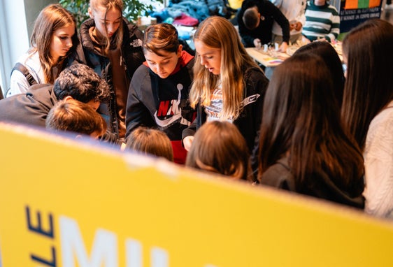 Alla quarta edizione del Festival "Le Mille e una Scienza" hanno partecipato 3.500 ragazze e ragazzi. Il festival di divulgazione scientifica è stato organizzato da Arciragazzi, in collaborazione con l’Intendenza scolastica italiana, l’Ufficio Ricerca scientifica della Provincia autonoma di Bolzano e l’Associazione Accatagliato di Padova. (Foto: USP)