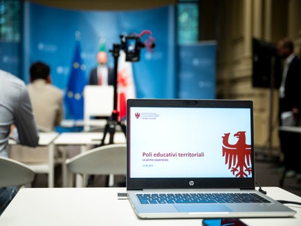 Bildungsräume, auf Italienisch PET (Poli Educativi Territoriali) und die Ergebnisse ihrer ersten Erprobungsphase in Südtirol stehen im Mittelpunkt einer Pressekonferenz am 19. Oktober im Landhaus 1. (Foto: LPA/Fabio Brucculeri)