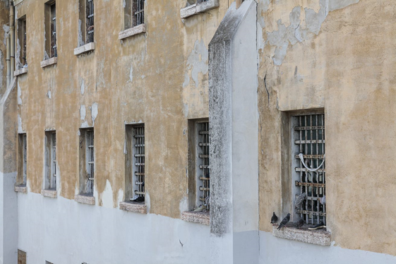 Il carcere di via Dante, una struttura obsoleta inadatta anche perché sprovvista degli spazi necessari al recupero sociale dei detenuti (Foto: ASP/Tiberio Sorvillo) 