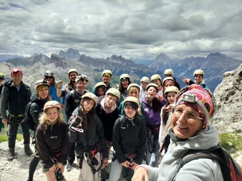Jugendliche aus Nordirland unternahmen im Rahmen des Jugendaustausches auch eine Bergtour in Südtirol. (Foto: LPA/Landesamt für Jugendarbeit/Sarah Lazzari, Helga Tinkhauser, Benjamin Schlesier)