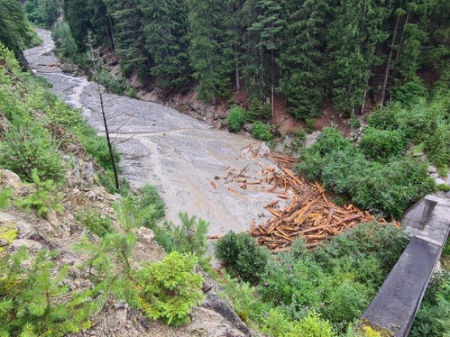 Un'immagine dei detriti che hanno invaso il rio Bianco. I lavori sono in corso per ripristinare la situazione alla normalità. (Foto: Ufficio Sistemazione bacini montani est) 