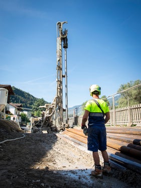 Mit zahlreichen Schutzbauten trägt die Wildbachverbauung wesentlich dazu bei, dass Naturereignisse ohne verheerende Folgen ablaufen. (Foto: LPA/Fabio Brucculeri)