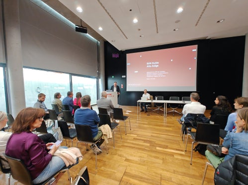 La metodologia BIM offre un enorme potenziale di risparmio nella progettazione, nella costruzione e nella manutenzione, ricorda Josef T. Hofer, direttore dell'ADAS (Agenzia Alto Adige Digitale) e della Ripartizione Informatica della Provincia. Anche il Consorzio dei Comuni e altri enti pubblici in futuro dovrebbero essere in grado di fare un uso migliore e più frequente del Building Information Modeling. (Foto: USP/Ursula Pirchstaller)