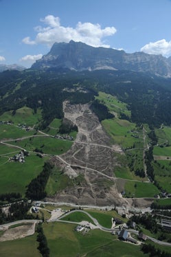 So zeigte sich der Hang nach der Rutschung vom 13. Dezember 2012 im Juli des Jahres darauf. (Archivfoto: Landeswarnzentrum in der Agentur für Bevölkerungsschutz)