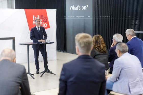 Die Vernetzung im Rahmen Europas weiter voranzutreiben, denn das stärke Südtirol, „aufbauend auf einer starken, geschlossenen Gesellschaft, vereint in Werten und vereint in dieser Vielfalt, auf der Grundlage gemeinsamer Werte, sagte Landeshauptmann heute in der Bilanzpressekonferenz 18-23. (Foto: LPA/Tiberio Sorvillo)