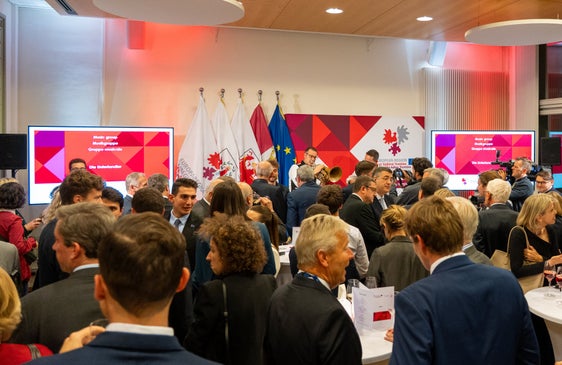 Der Festakt, der anlässlich des 30. Jubiläums des Verbindungsbüros am Dienstagabend in Brüssel stattfand. (Foto: Land Tirol/Pölzl)
