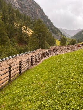 Murgang im Schafstallbach (Infangbach), einem orografisch linken Zubringer des Pfossentalbachs, am Nachmittag des Sonntags, 28. Juni. (Foto: LPA/Amt für Wildbach- und Lawinenverbauung West in der Agentur für Bevölkerungsschutz) 