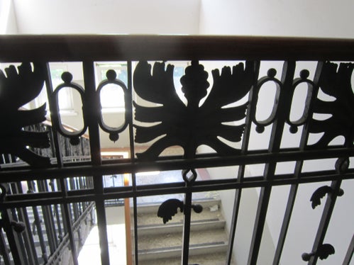 Detail der schmiedeeisernen Geländer im Treppenhaus der Villa Gasteiger (Foto: LPA/Landesdenkmalamt)