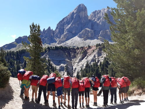 Das Landesamt für Natur hat sich als Mitglied des alpinen Netzwerkes der Schutzgebiete an der achten Ausgabe von Youth on the top mit einer Initiative im Naturpark Puez-Geisler beteiligt. (Foto: Landesamt für Natur)