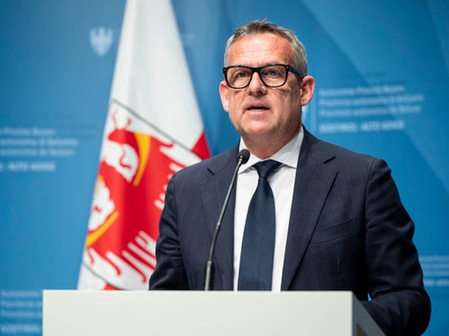 Diese Arbeiten zeigen sehr gut, wie vielfältig die Aufgaben unseres Ressorts sind und wie das Land an ganz unterschiedlichen Orten tätig werden kann. Gemeinsam verfolgen wir das Ziel, unser Kulturerbe zu erhalten und es den kommenden Generationen in bestmöglichem Zustand zu übergeben, erklärt Landesrat Christian Bianchi. (Foto: LPA/Fabio Brucculeri)