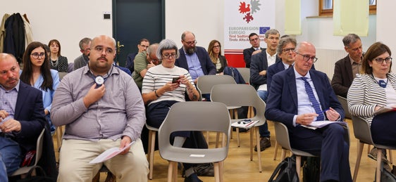 Primo da sinistra il direttore dell'Istituto di promozione del lavoratori IPL di Bolzano, Stefan Perini. (Foto: Juliet Astafan/Archivio Ufficio stampa Provincia autonoma di Trento)