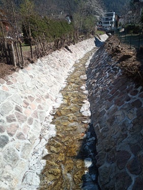 Die freigeräumte Künette des Trametschbachs nach erfolgter Uferpflege (Foto: LPA/Landesamt für Wildbach- und Lawinenverbauung Nord)