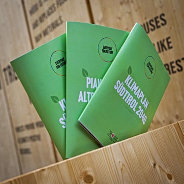 Der Klimaplan Südtirol 2040 ist kein statischer Plan, sondern flexibel. Mit Hilfe von Forschern, Experten, dem Bürgerrat und dem Stakeholderforum soll er immer wieder neu in Richtung Ziel - Klimaneutralität - ausgelotet werden. (Foto: LPA/Fabio Brucculeri)