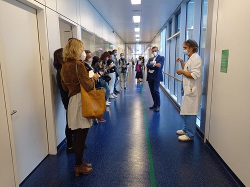 Primar Marc Kaufmann gab einen Überblick über die wichtigsten Daten zur neuen Landesintensivstation in der neuen Klinik in Bozen. (Foto: LPA/Karin Leiter)
