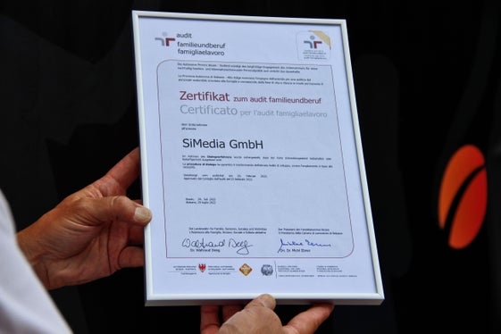 L'agenzia di comunicazione SiMedia di Villabassa è il 12° datore di lavoro in Alto Adige ad aver superato tutte le fasi dell'audit famigliaelavoro (Foto: ASP/Greta Stuefer)