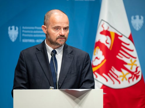 Il direttore del Dipartimento Opere pubbliche della Provincia di Bolzano Daniel Bedin ha illustrato gli interventi previsti dal progetto per la riqualificazione dell'ippodromo di Merano, il cui impianto storico richiede una particolare tutela dal punto di vista monumentale. (Foto: USP/Fabio Brucculeri)