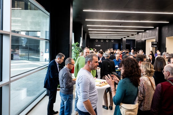 Molti dirigenti hanno colto l'occasione per scambiarsi idee tra una presentazione e l'altra e alla fine della giornata. (Foto: USP/Manuela Tessaro)