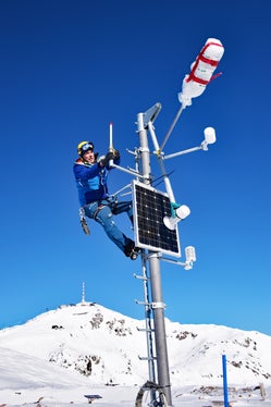 Installazione della stazione meteorologica sul Kitzbüheler Horn, in Tirolo (Foto: Land Tirol/Pölzl)
