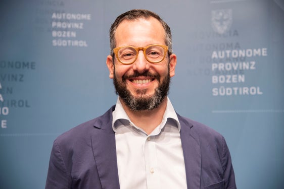 Vor einem Jahr verstorben: der ehemalige Vizechefredakteur im Landespresseamt, Michele Bolognini. Ein internationales Hockeyturnier würdigt den begeisterten Hockeyjournalisten (Foto: LPA)