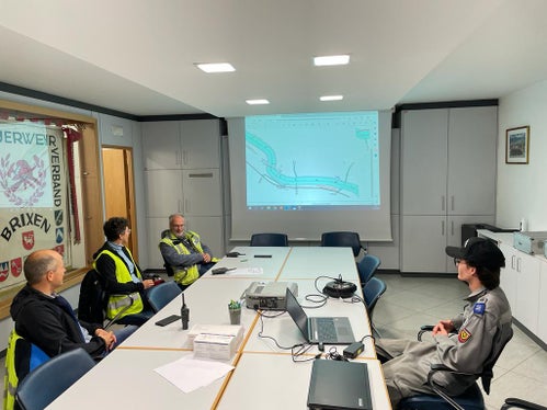 Vier Bezirkseinsatzzentralen der Freiwilliigen Feuerwehren wurden im Zuge der Hochwasserübung besetzt, im Bild jene von Brixen (Foto: LPALandesfeuerwehrverband BEZ Brixen)