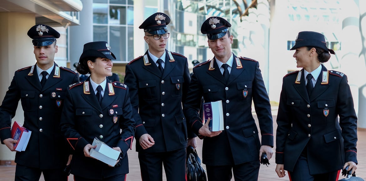 L'Arma dei carabinieri ha recentemente pubblicato un nuovo bando per il reclutamento di 626 Allievi Marescialli. Sono 24 i posti riservati alla provincia di Bolzano destinati ad aspiranti carabinieri in possesso del certificato di bilinguismo. (Foto: USP/Arma dei carabinieri)