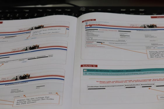 Das Begleitmodell (ehemals "Modell 4") ist ein Dokument, das für die Verbringung eines Tiers oder mehrerer Tiere erforderlich ist. In der neuen Informationsbroschüre wird die Erstellung eines Begleitdokuments anschaulich erklärt. (Foto: LPA/Maja Clara)